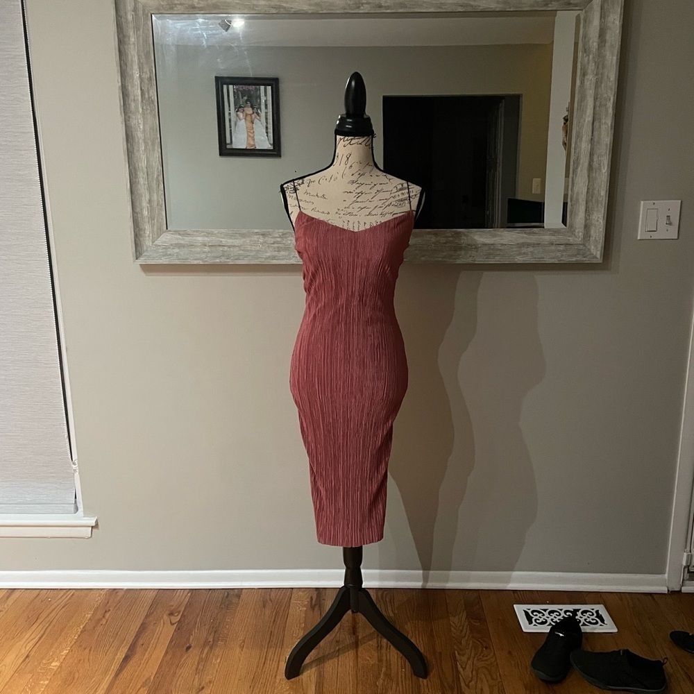 NEW Metallic Plisse Pink Color Cocktail Dress - Picture 7 of 7